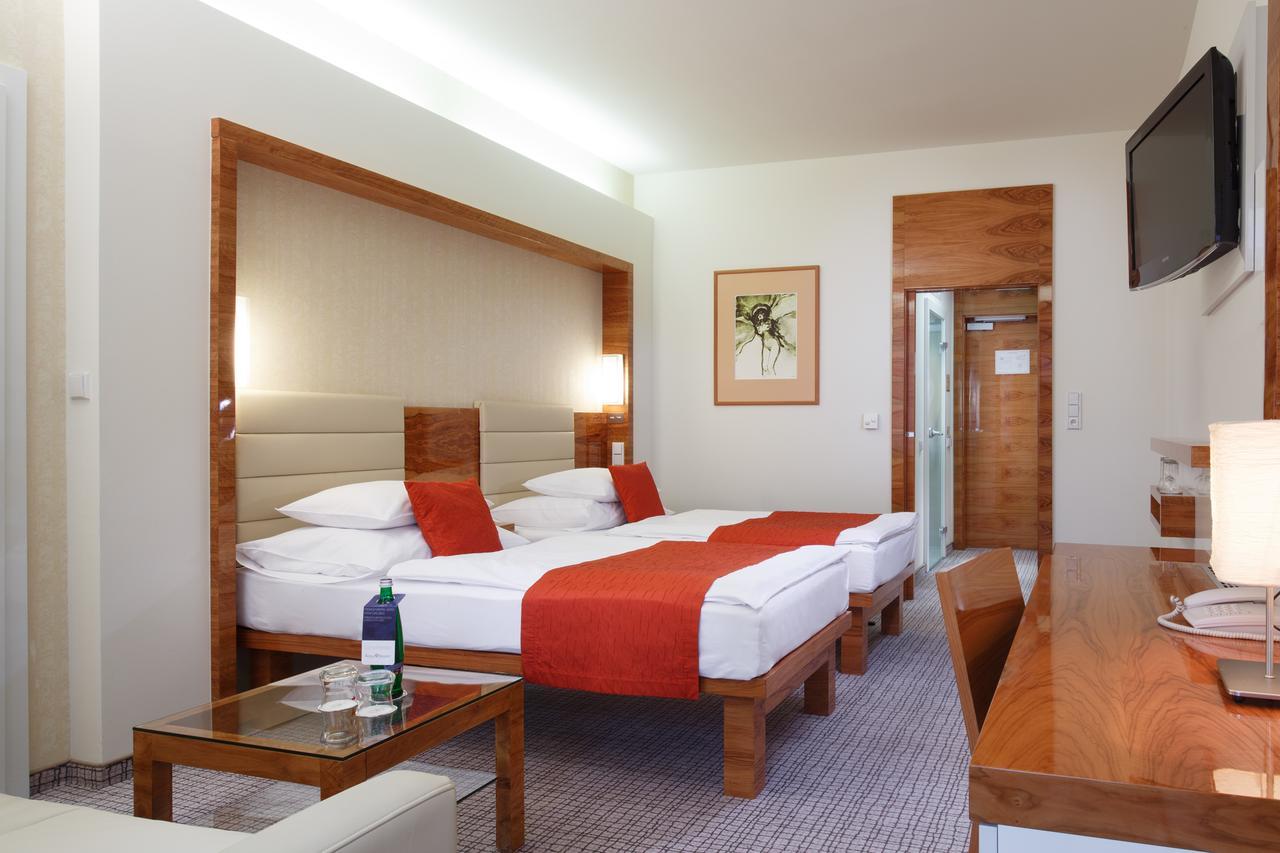 St. Joseph Royal Regent Hotel Karlsbad Buitenkant foto